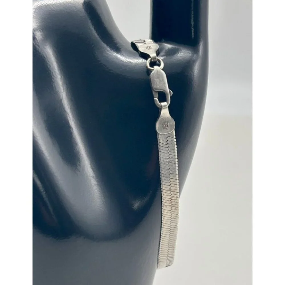 Vintage Sterling Silver Herringbone Bracelet Made in Italy With Maker's Hallmark - Picture 14 of 14